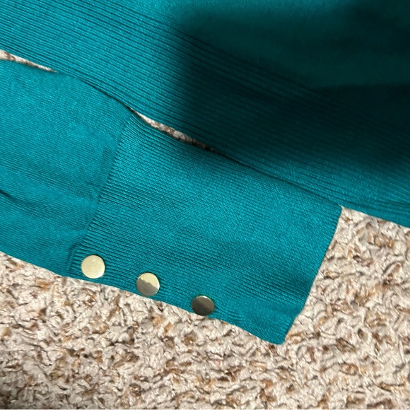 Button Cuff Pullover Crew Neck Sweater in Highland Green Petite Large NWT - Picture 2 of 5